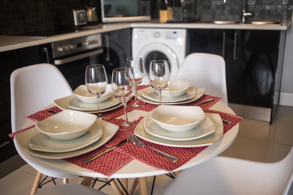 Apartment 64 At 77 On Independence Ave Уиндхоек Екстериор снимка