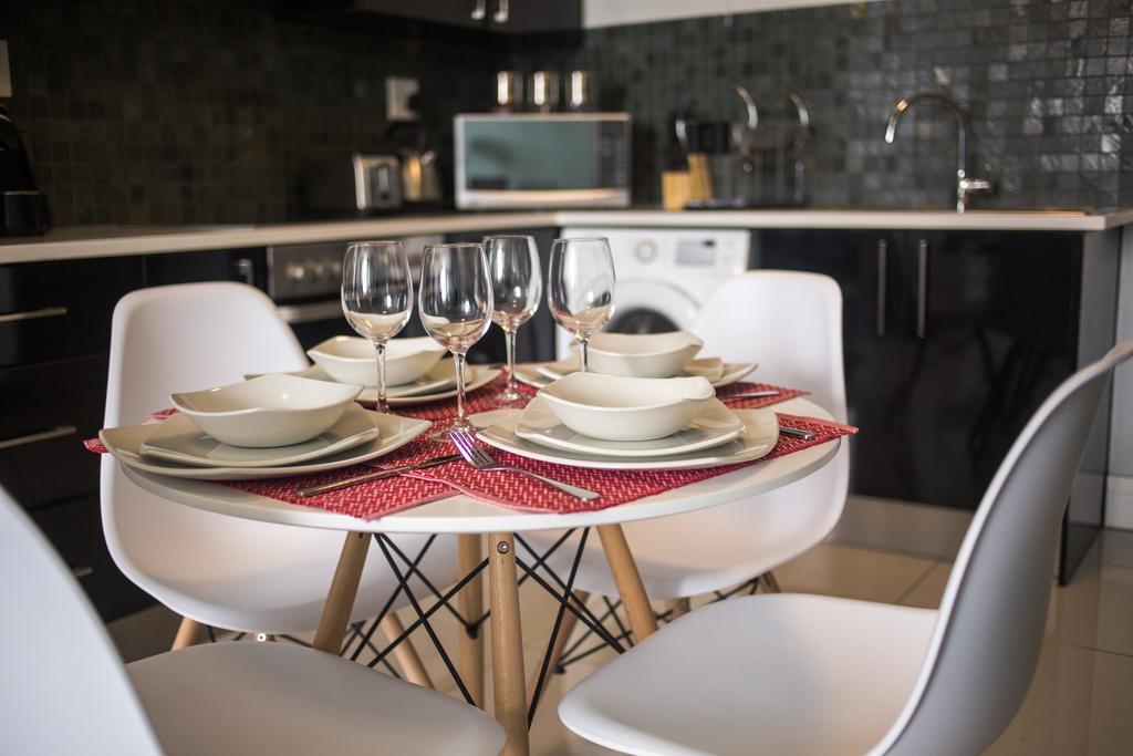 Apartment 64 At 77 On Independence Ave Уиндхоек Екстериор снимка