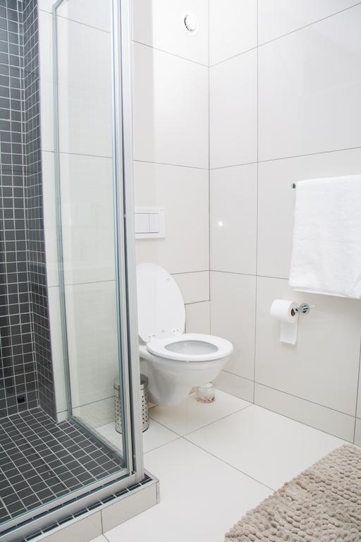 Apartment 64 At 77 On Independence Ave Уиндхоек Екстериор снимка