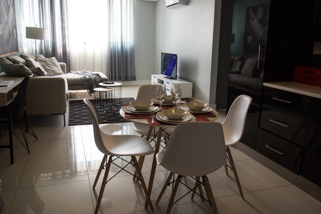 Apartment 64 At 77 On Independence Ave Уиндхоек Екстериор снимка