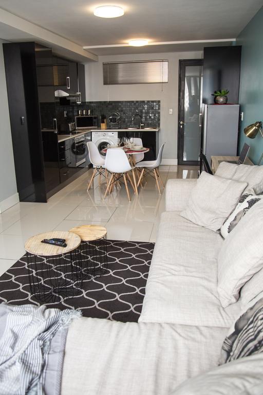 Apartment 64 At 77 On Independence Ave Уиндхоек Екстериор снимка
