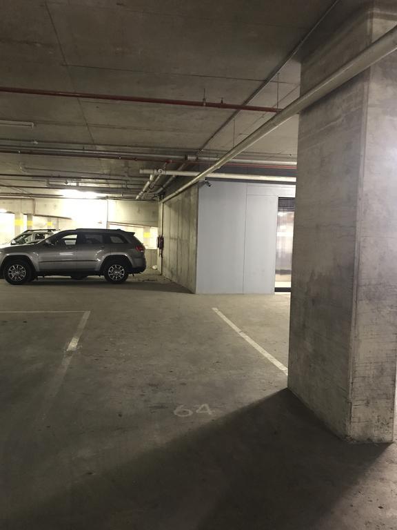 Apartment 64 At 77 On Independence Ave Уиндхоек Екстериор снимка